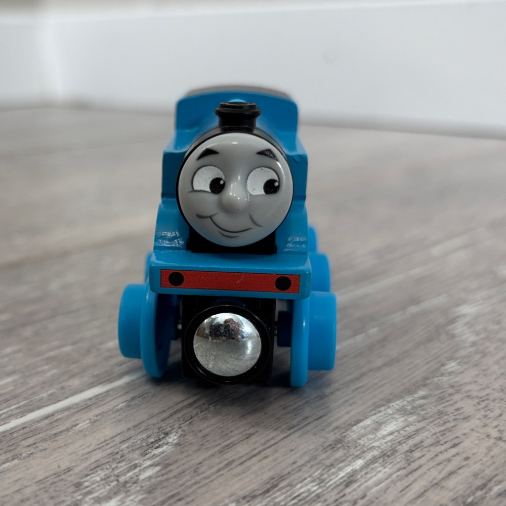 Wooden Thomas - Picture 3 of 8